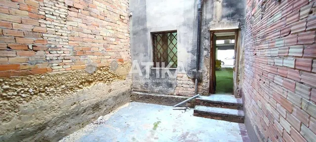LOCAL EN VENTA CON BUENA UBICACIÓN Y PASO DE GENTE — 7