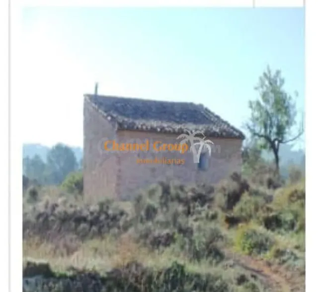 Venta de parcela rústica con Casita de piedra
