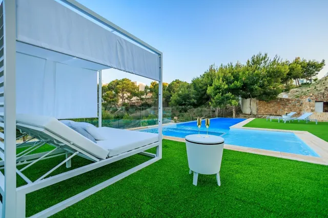 "Tu Paraiso Exclusivo: Villa de Lujo con 4 Dormitorios, 4 ba - foto 3