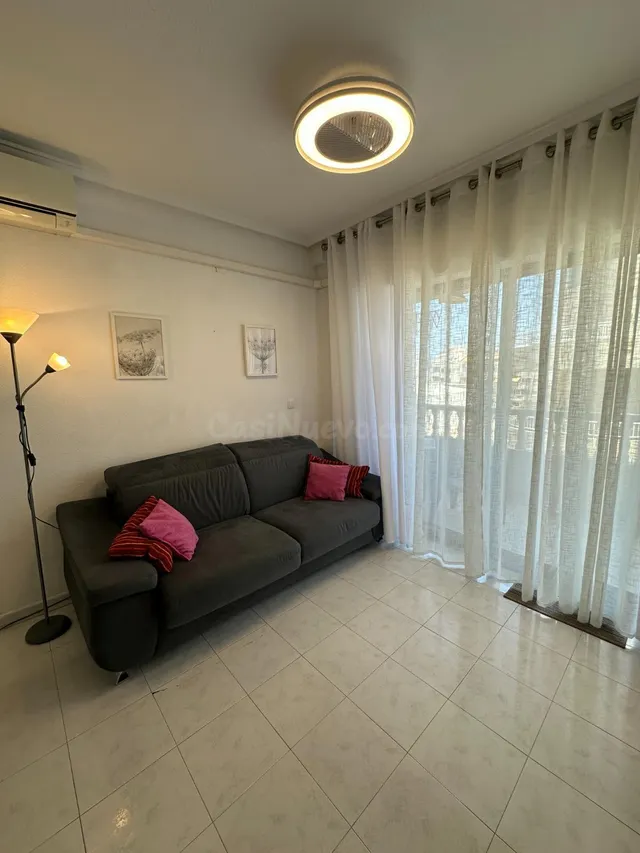 Estudio con terraza, Alicante, Torrevieja. 1 habitación, 36 m2, 900 metros al mar — 32