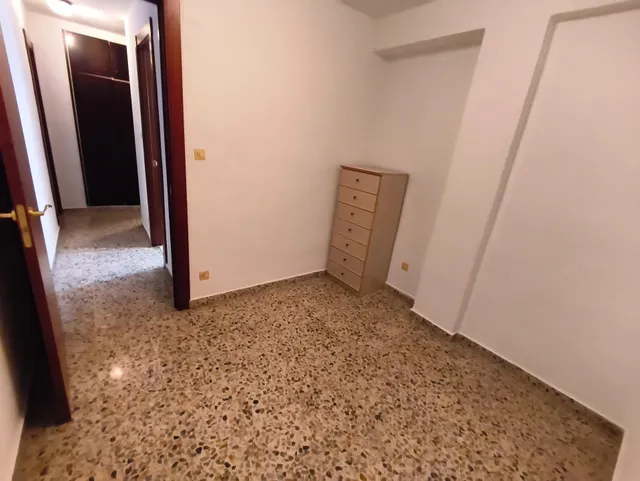 Piso de 89m2. Distribuido en tres dormitorios, salón, cocina y baño — 23
