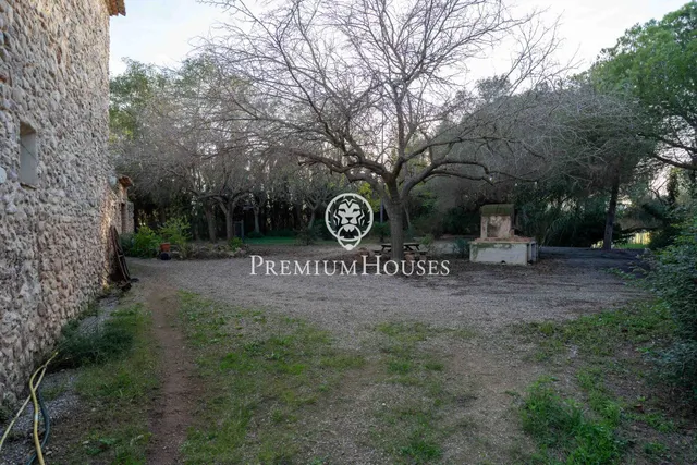 Masía de piedra con jardín en Valls — 29