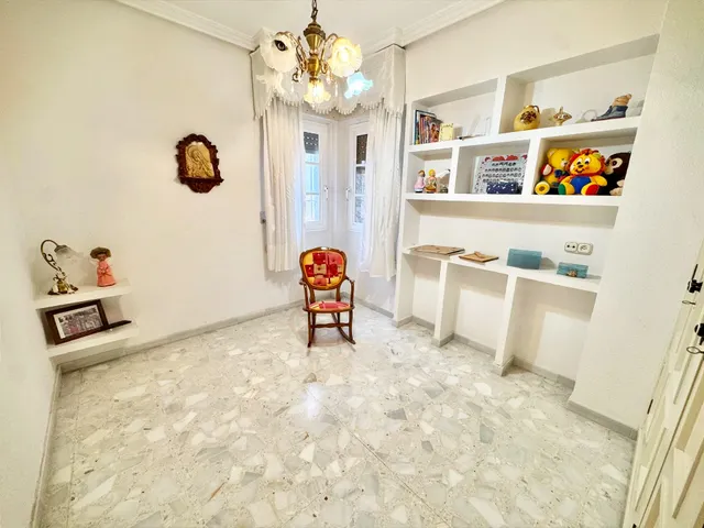 INCREIBLE CHALET PARA VIVIR EN REDOVAN CON GARAJE PARA 4 COCHES,  5 DORMITORIOS.... PARCELA ALREDEDOR DE LA CASA. POR TAN SOLO 250.000€ ¡¡VISITELA!! — 27