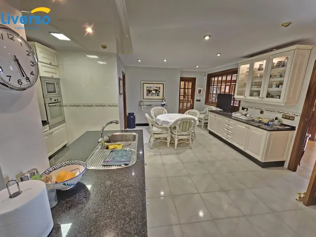 Espectacular pisazo en pleno centro, impresionantes vistas, no dudes en visitarlo!!! — 16