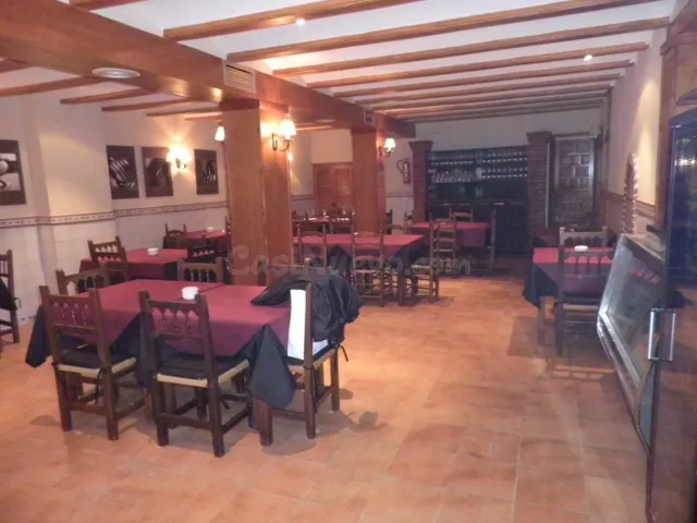 Local comercial con salida de humos junto a plaza. - foto 3