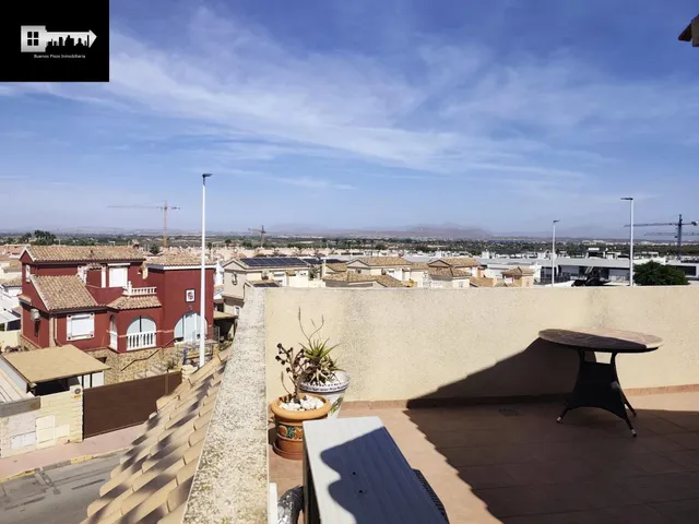 Bungalow pareado con dos terraza, solárium y sótano en Gran Alacant. — 11