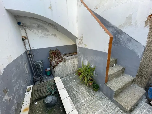 CASA CON ACCESO A DOS CALLES EN MALPARTIDA DE CÁCERES - foto 3