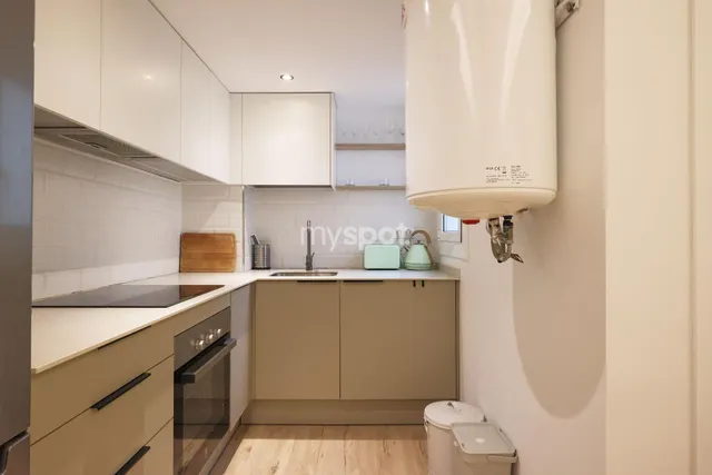 Elegante apartamento reformado de 1 dormitorio en el Raval — 15