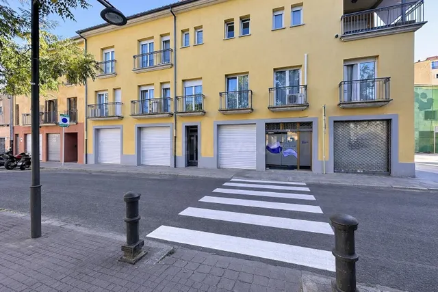 Edificio en venta en Salt (Girona) – 617 m2 con local comerc