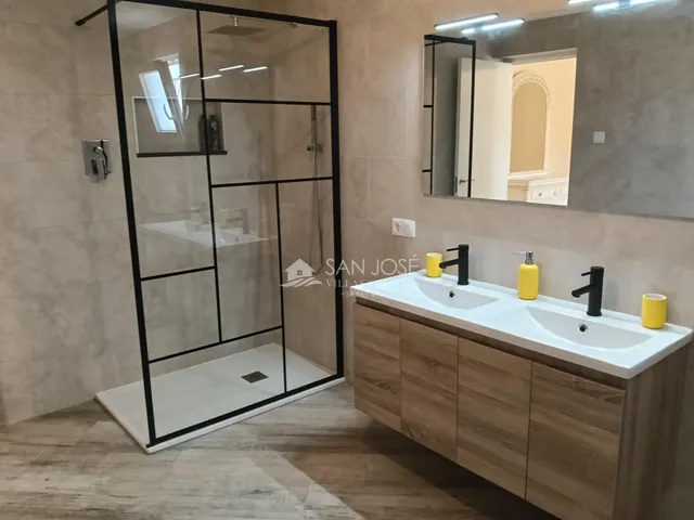 SE VENDE CHALET CON PISCINA EN BUEN ESTADO EN ASPE — 14