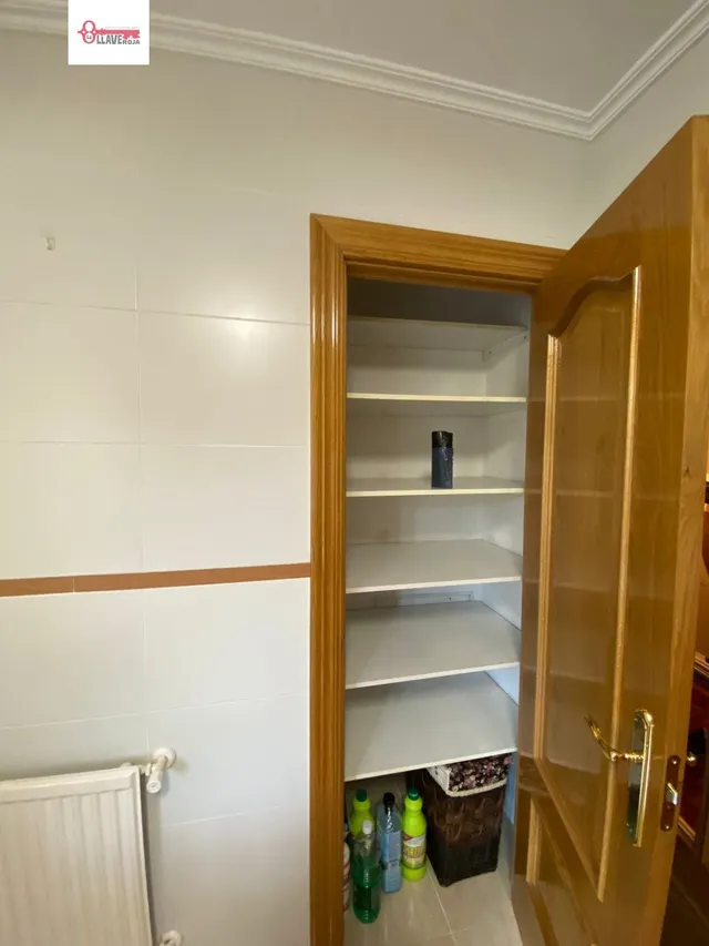 En Burgos C/ Alfareros. Se alquila precioso piso de cuatro habt, baño, aseo, garaje. — 20