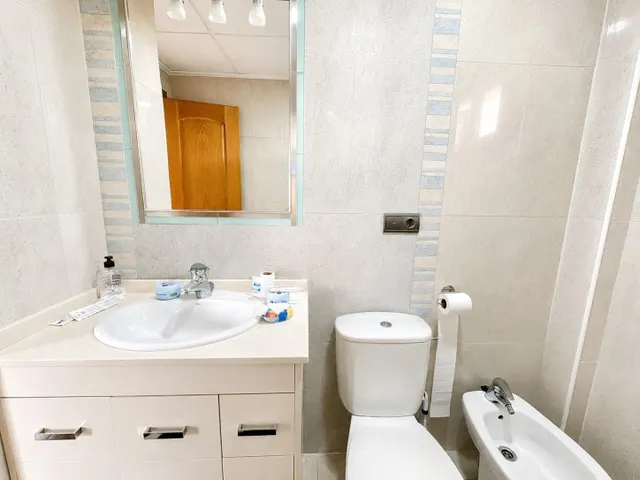 Ático dúplex con vistas frontales al mar y amplio solárium en Guardamar del Segura — 26