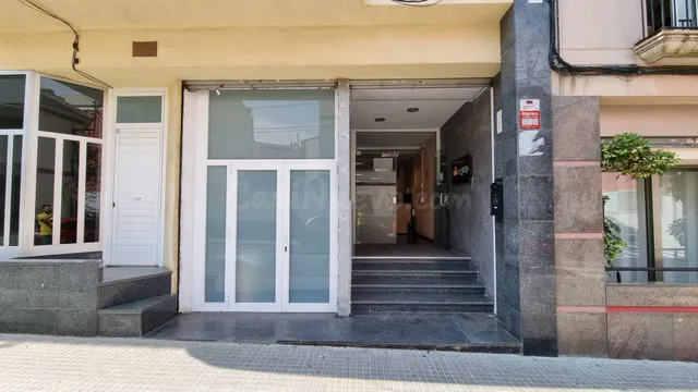 LOCAL COMERCIAL EN VENDA AL CENTRE - foto 2