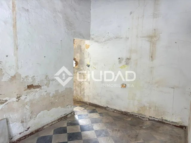 CASA PARA REFORMAR INTEGRAL JUNTO A LAS PILETAS - foto 5