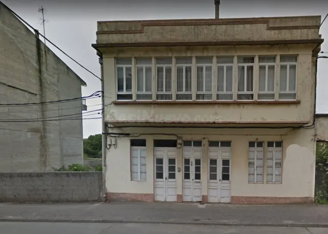 Se vende casa con terreno en Carballo