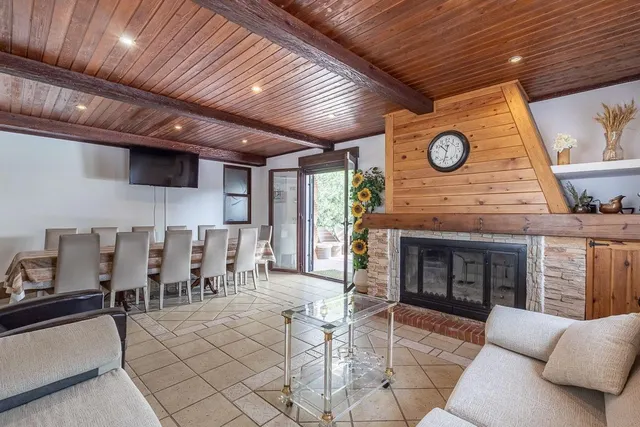 Chalet independiente con pozo propio y placas solares — 3