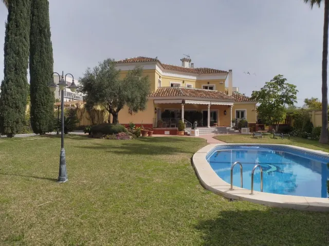 Villa de lujo junto a la playa y Puerto Marina — 20