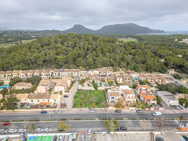 Solar Urbano para construir 6 adosados en Cala Ratjada en Av - foto 5