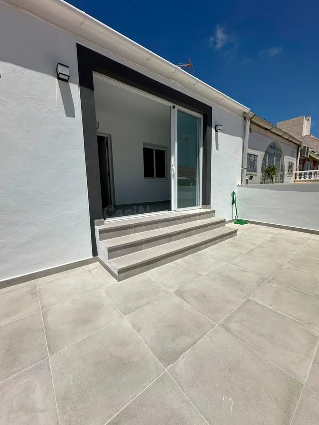 BUNGALOW ADOSADO DE 2 DORMITORIOS EN LA SIESTA (TORREVIEJA) — 2