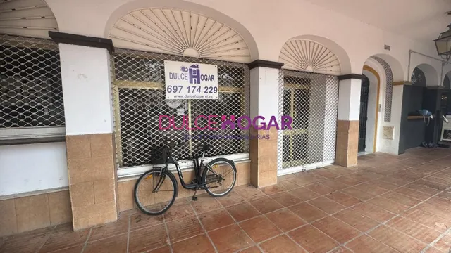 MAGNIFICO LOCAL EN PLENO CENTRO DE LA CALA DEL MORAL - foto 3