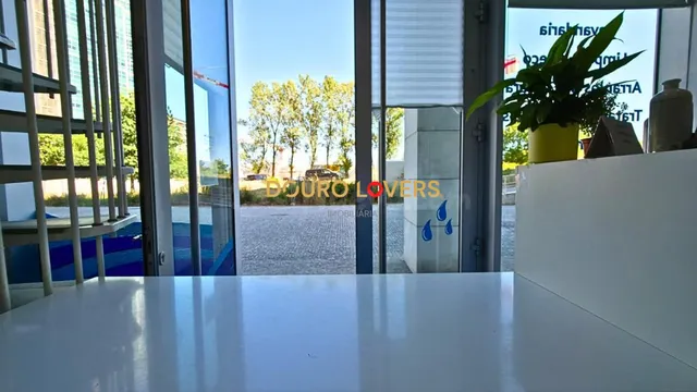 Local comercial 52m² en alquiler - Santa Marinha e São Pedro - foto 5