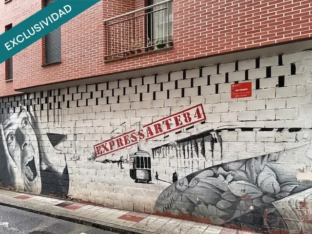 LOCAL COMERCIAL EN ESQUINA – Calle Santa Ana 2, CENTRO DE LEÓN · 93 m² con posible salida de humos junto al BARRIO HÚMEDO — 21