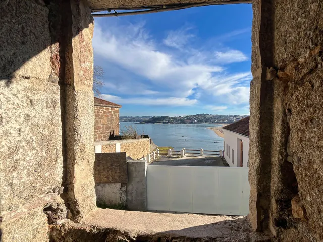 Casa para rehabilitar, con vistas al mar, en As Xubias
