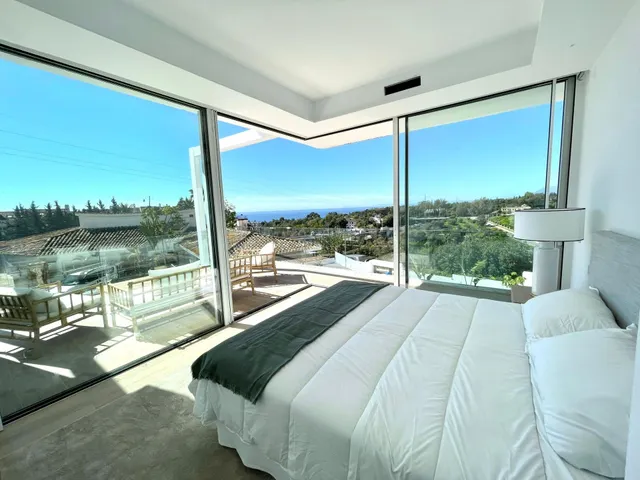 Villas urbanas en Marbella con magnificas vistas al mar. — 19