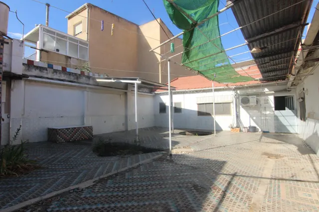 PLANTA BAJA , 350 METROS , PATIO AMPLIO , GRAN OPORTUNIDAD — 42