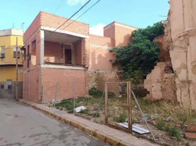 Solar urbano consolidado para construcción de edificio al la
