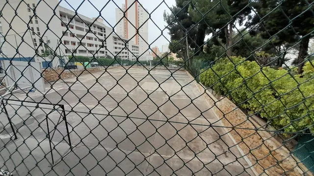 Apartamento reformado con piscina y parking comunitario — 36