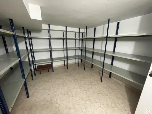 LOCAL CON VADO. 9 PLAZAS DE GARAJE. POSIBILIDAD DE T RASTEROS — 25