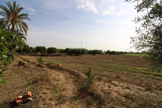 SE VENDE CASA DE CAMPO CON 42.000 M2 DE PARCELA. — 43