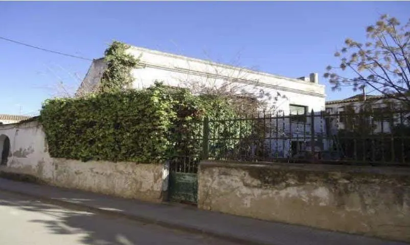 Gran casa sin posesión en St Pere Molanta.