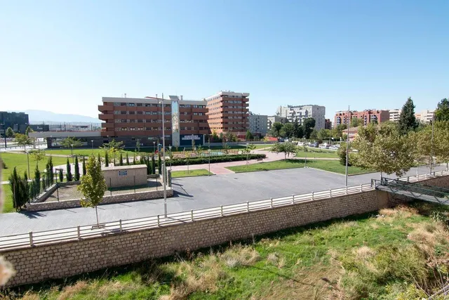 Magnifica vivienda con garaje en vergeles, junto a palacio de deportes — 23