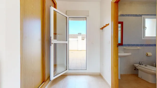 Encantadora Casa con 2 Terrazas a un Paso del Hotel 525 – 3 Dormitorios en Los Alcázares — 21