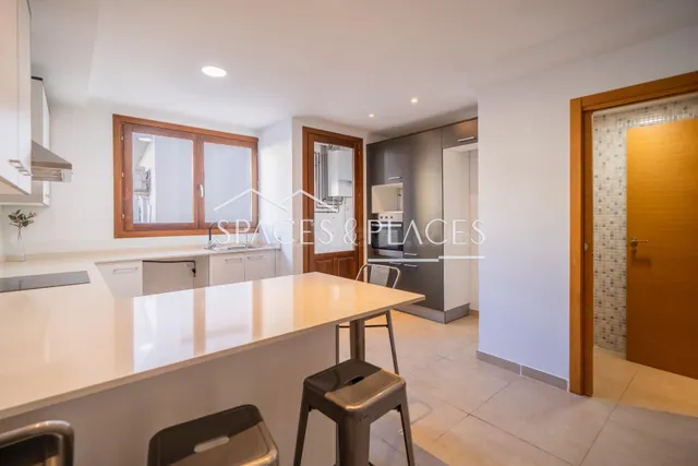 Piso de 2 dormitorios con piscina y garaje junto — 4