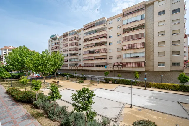 Piso familiar de 4 dormitorios con dos terrazas y piscina en el centro de Fuengirola — 20