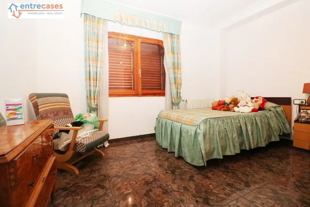 CASA INDEPENDIENTE CON LOCAL — 15
