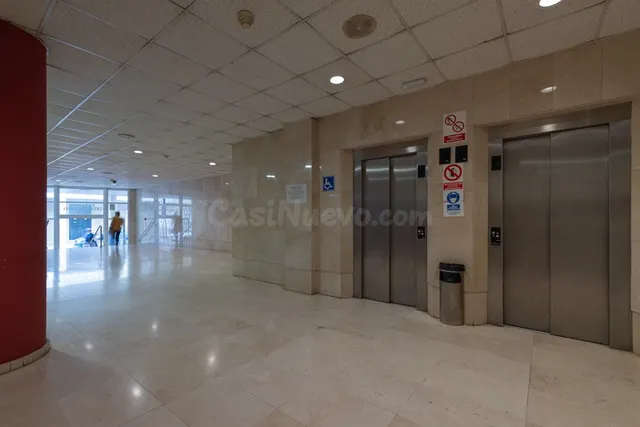Oficina en el Edificio Internacional junto al Parque Santa C - foto 4