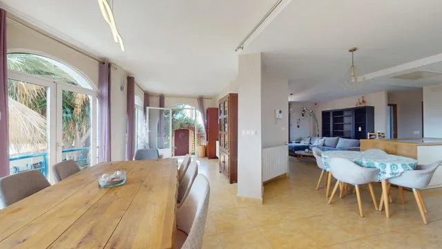 VILLA DE 5 DORMITORIOS Y 3 BAÑOS EN LA ZENIA — 10