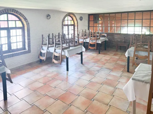ALQUILER  DE LOCAL COMERCIAL ZONA COMERCIAL DE LAS VAGUADAS — 8