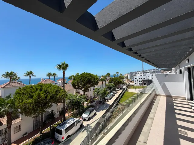 Piso con terraza SUR con vista al Mar solo 300 m del Mar — 13