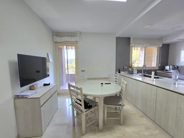 Casa impecable con privacidad, piscina y vistas panorámicas — 18