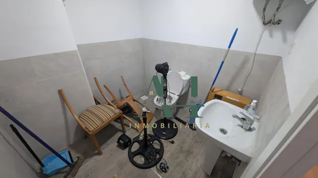 Local en perfecto estado en el centro de la ciudad — 8