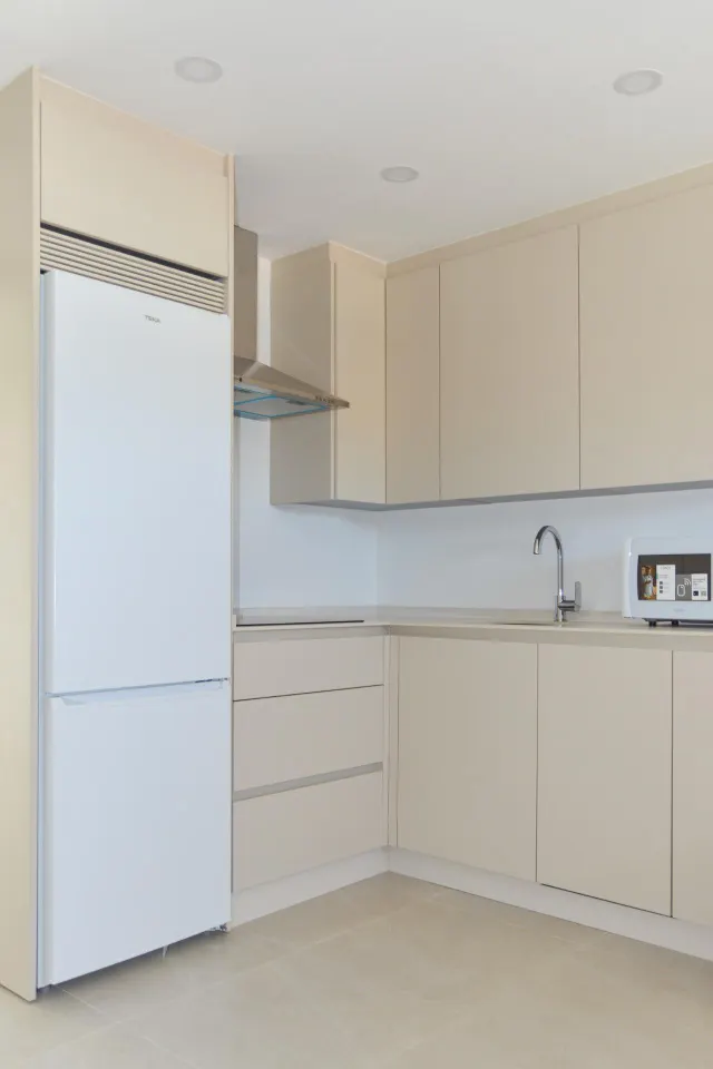 APARTAMENTO CON VISTAS AL MAR, ORIENTACIÓN SUR Y REFORMA DE ALTA CALIDAD — 6