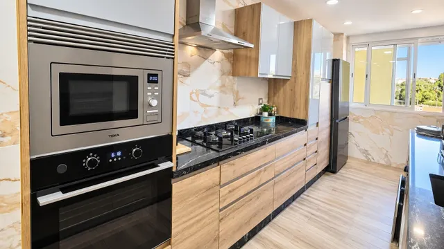 Vivienda amplia de 3 dormitorios, 2 baños en el corazón de Torremolinos — 8