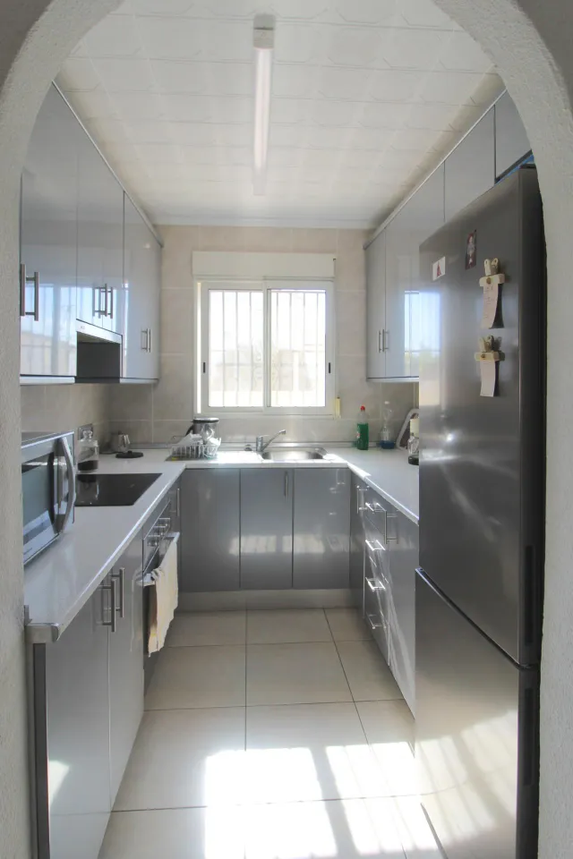 Chalet independiente con piscina privada, jardín y garaje en El Chaparral, Torrevieja — 9