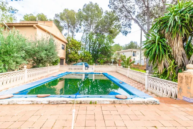Magnífico chalet esquinero con piscina y vistas panorámicas  - foto 3