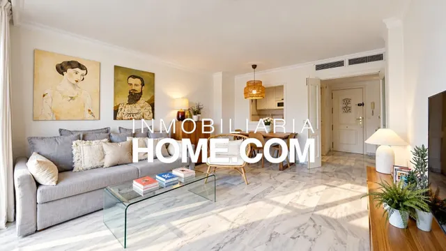 Espectacular apartamento con terraza, piscina y licencia turística en segunda línea de playa en La Carihuela, Torremolinos — 13